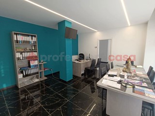 Negozio in Vendita a Arconate, 82'000€, 75 m²