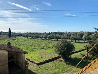 Villa in Vendita a Aprilia, 249'000€, 354 m²