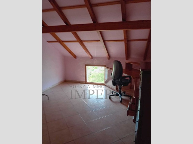 Casa Indipendente in Vendita a Dolceacqua, 270'000€, 117 m²