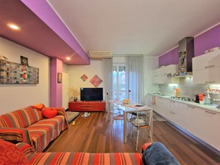 Appartamento in Vendita a Sarzana, 235'000€, 105 m²