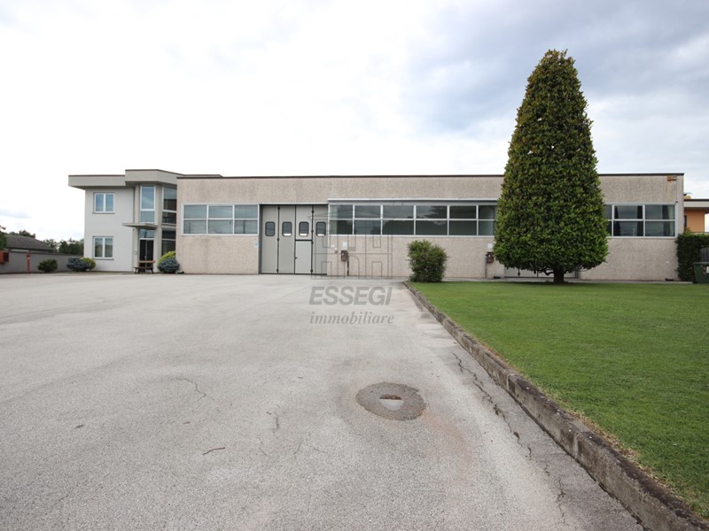 Capannone in Vendita a Capannori, 970'000€, 1080 m²
