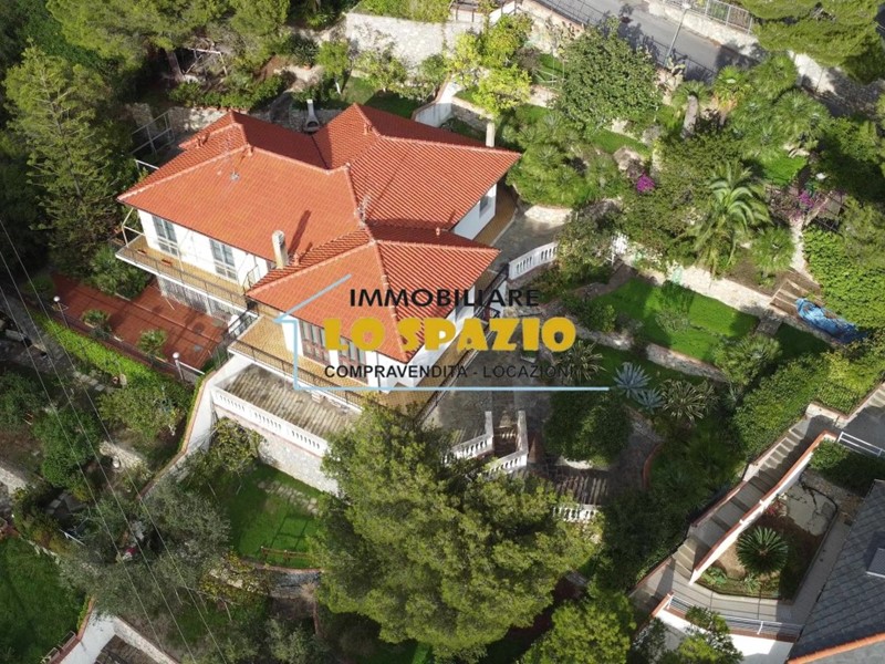 Casa Indipendente in Vendita a Andora, zona Pinamare, 850'000€, 210 m², arredato, con Box