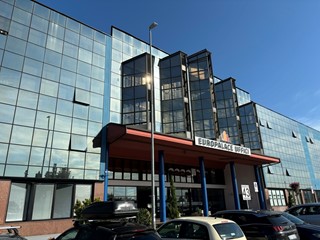 Ufficio in Vendita a Orbassano, 500'000€, 253 m²
