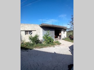 Magazzino in Vendita a Miglianico, zona Periferia, 40'000€, 150 m²