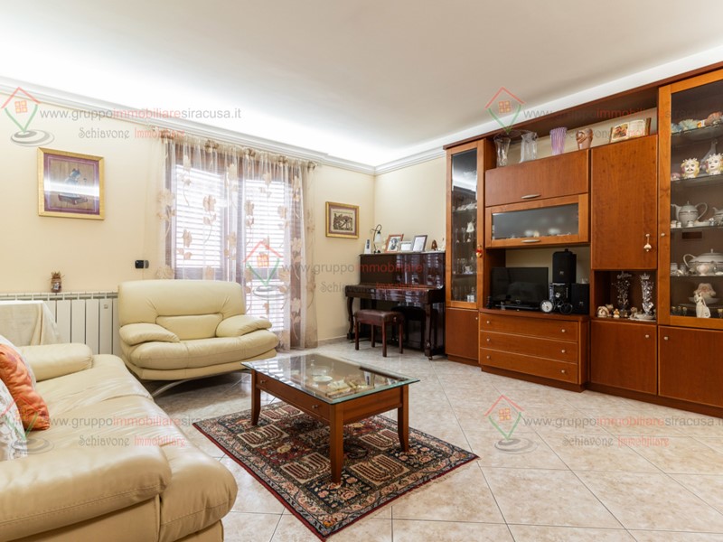 Trilocale in Vendita a Siracusa, zona Belvedere, 133'000€, 101 m², con Box