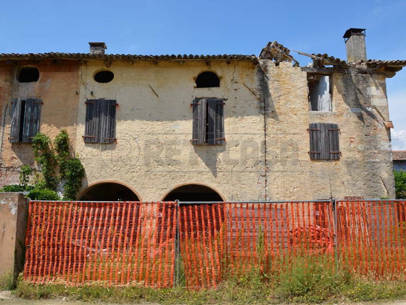 Casa Indipendente in Vendita a Gonars, zona fauglis, 89'000€, 500 m²