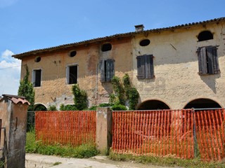 Casa Indipendente in Vendita a Gonars, zona fauglis, 89'000€, 500 m²