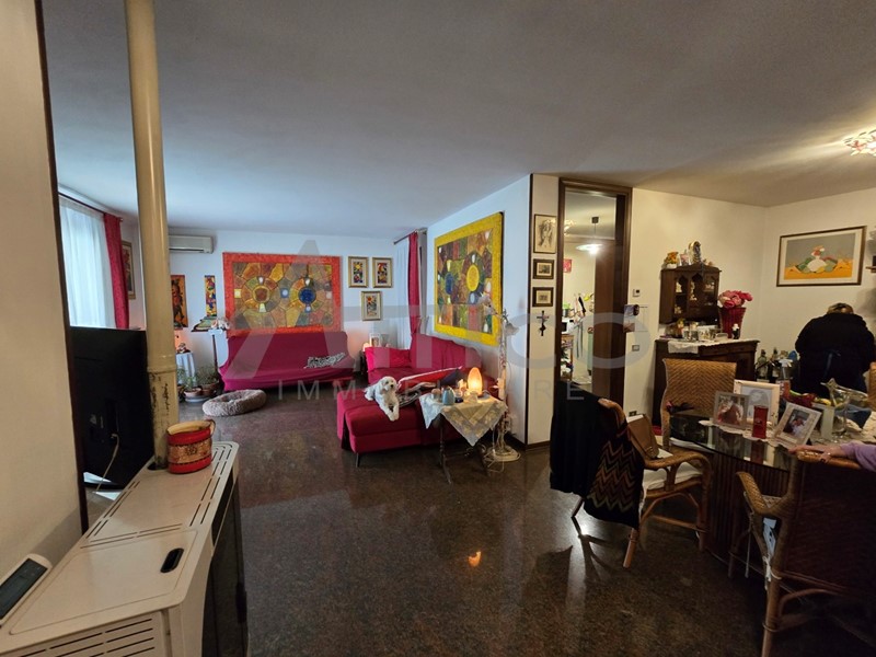 Casa Indipendente in Vendita a Solesino, 400'000€, 330 m², con Box