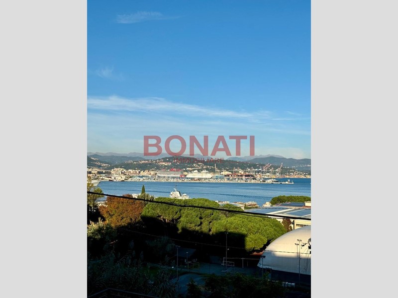 Casa Semi Indipendente in Vendita a La Spezia, zona Marola, 320'000&euro;, 214 m², con Box