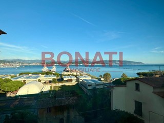 Casa Semi Indipendente in Vendita a La Spezia, zona Marola, 320'000&euro;, 214 m², con Box