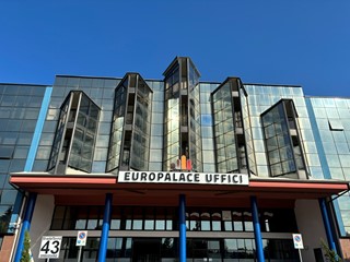 Ufficio in Vendita a Orbassano, 875'000€, 505 m², con Box