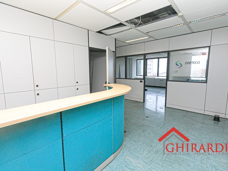 Ufficio in Affitto a Genova, zona Sampierdarena, 3'500€, 320 m²