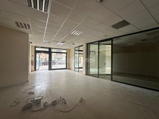 Ufficio in Affitto a Macerata, 325 m²