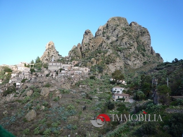 Casa Indipendente in Vendita a Melito di Porto Salvo, 75'000€, 
