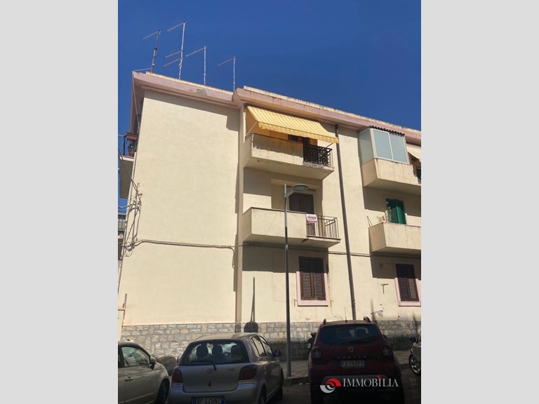 Quadrilocale in Vendita a Melito di Porto Salvo, 151 m²