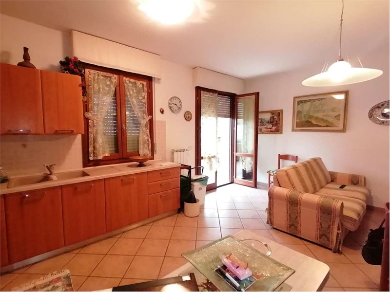 Quadrilocale in Vendita a Lastra a Signa, zona Malmantile, 245'000€, 70 m², con Box