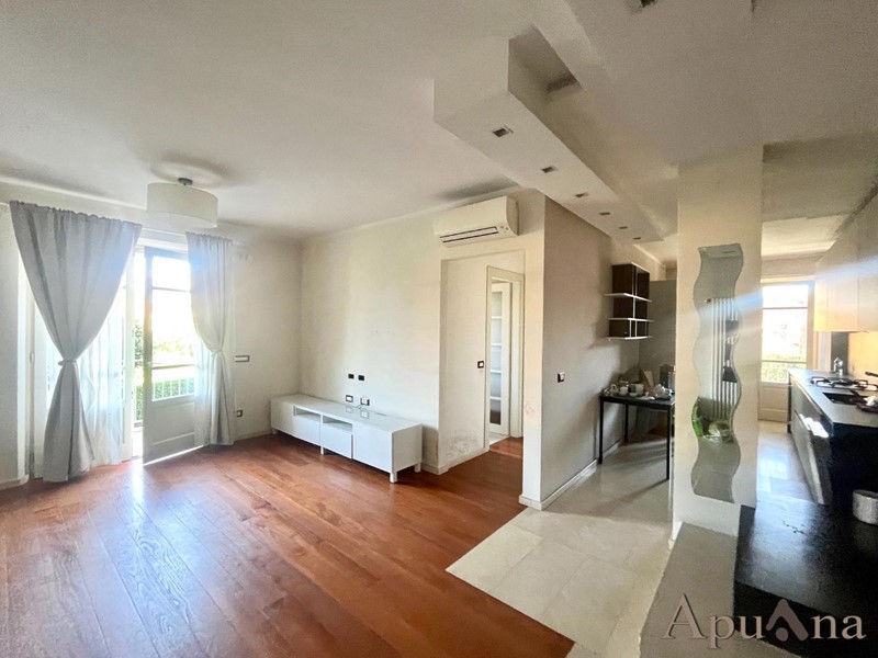 Trilocale in Vendita a Massa, zona Marina di Massa, 420'000€, 90 m², con Box