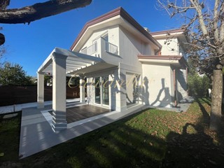Villa in Vendita a Forte dei Marmi, 2'600'000€, 152 m²
