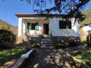 Casa Indipendente in Vendita a Minucciano, 129'000€, 160 m², arredato, con Box