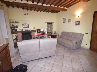 Quadrilocale in Vendita a Buti, 160'000€, 100 m², con Box