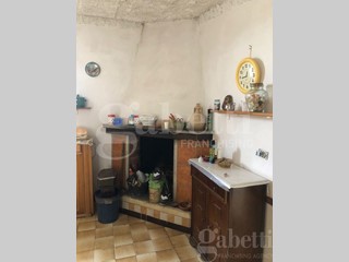 Villa bifamiliare in Vendita a Aprilia, 159'000€, 126 m²