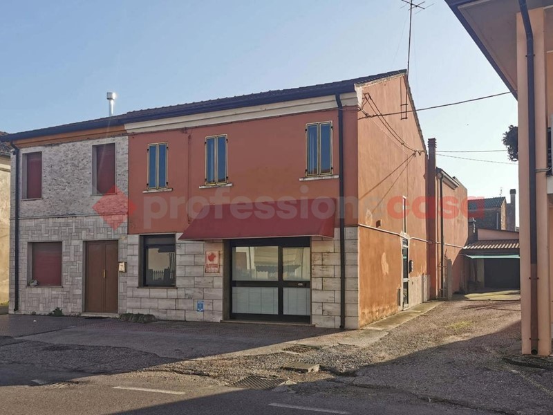 Appartamento in Vendita a Gazzo Veronese, 110'000€, 220 m²