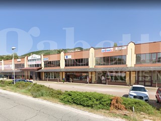 Negozio in Vendita a Fossato di Vico, 35'000€, 78 m²