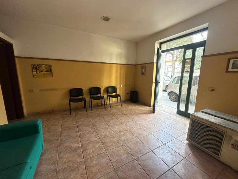 Negozio in Vendita a Barcellona Pozzo di Gotto, 52'000€, 100 m²