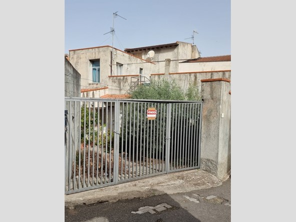 Casa Indipendente in Vendita a Mazzarrà Sant'Andrea, 70'000€, 160 m²