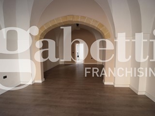 Negozio in Affitto a Manduria, 500€, 60 m²