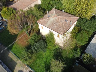 Terreno edificabile in Vendita a Castelnuovo Rangone, 650'000€, 1400 m²