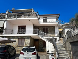 Trilocale in Vendita a San Giovanni a Piro, 100 m², arredato