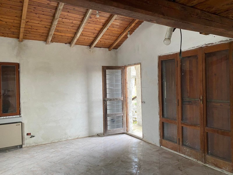Casale in Vendita a Corvino San Quirico, 75'000€, 150 m²