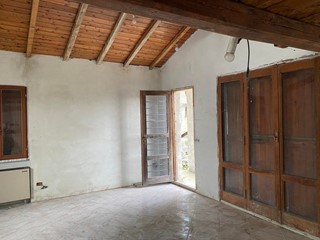 Casale in Vendita a Corvino San Quirico, 75'000€, 150 m²