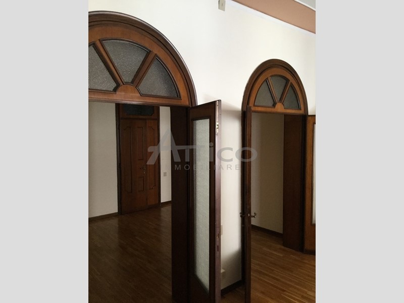 Ufficio in Affitto a Rovigo, zona Centro cittÃ, 500€, 64 m²