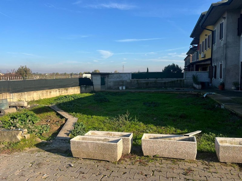 Casa Indipendente in Vendita a Albaredo d'Adige, 300 m², con Box