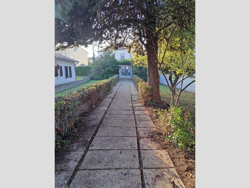 Casa Indipendente in Vendita a Lanciano, 200'000€, 350 m², con Box