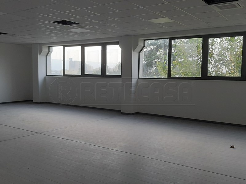 Ufficio in Affitto a Vicenza, 2'000€, 240 m²