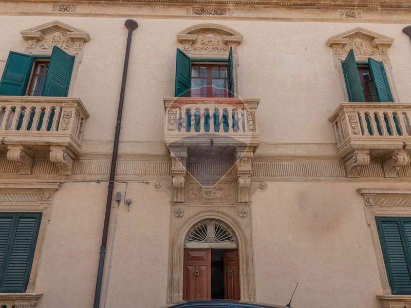 Appartamento in Vendita a Noto, 395'000€, 270 m²