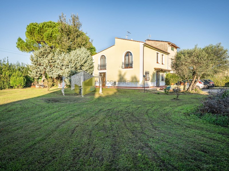 Villa in Vendita a San Giuliano Terme, zona Arena-Metato, 490'000€, 190 m²