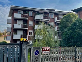 Box in Affitto a Massa, 200€, 25 m², con Box