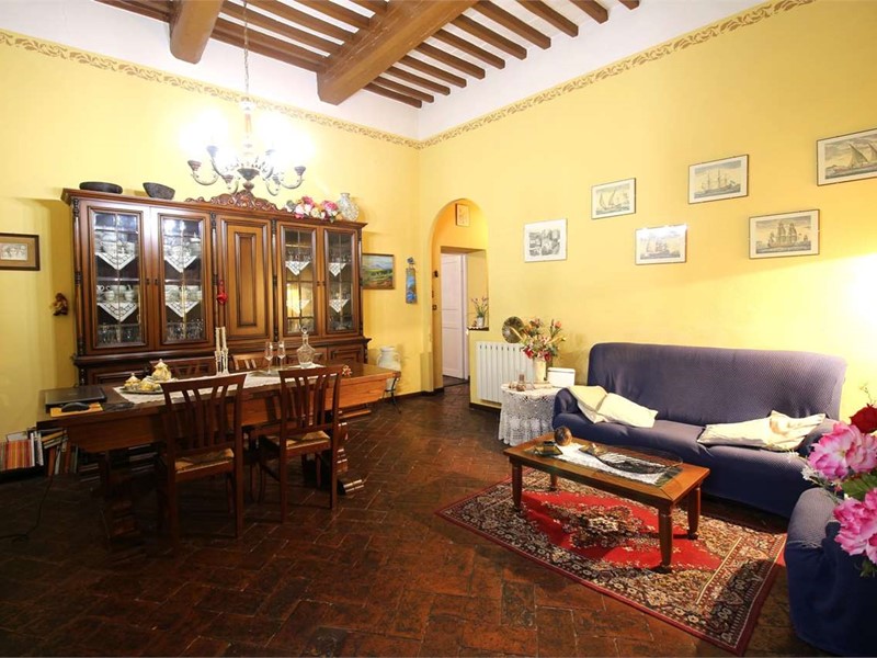 Appartamento in Vendita a Buti, 115'000€, 109 m²