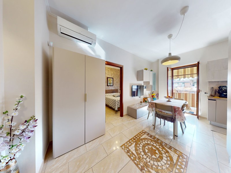 Bilocale in Vendita a Napoli, 165'000€, 57 m²