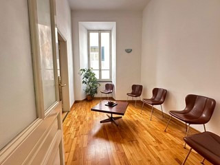 Ufficio in Affitto a Imperia, 800€, 140 m²