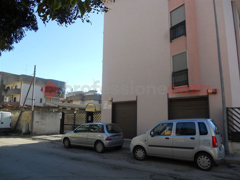 Negozio in Vendita a Taranto, 125'000€, 100 m²