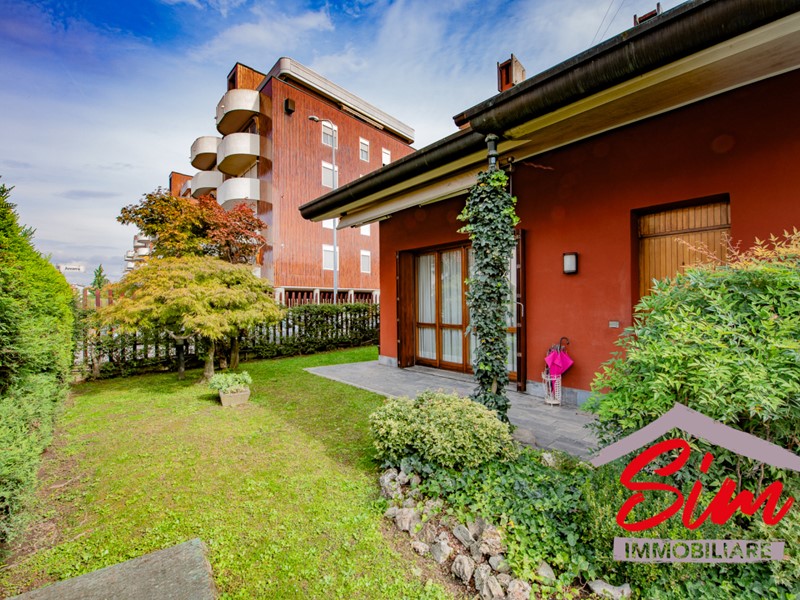 Villa in Vendita a Novara, zona Sacro Cuore, 420'000€, 230 m², con Box