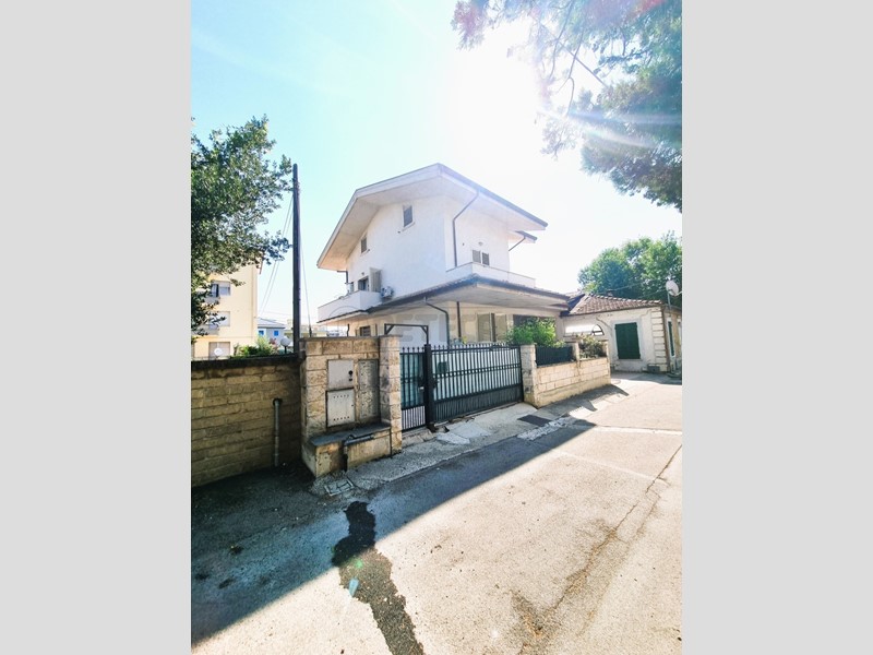 Casa Semi Indipendente in Vendita a Pescara, 295'000€, 171 m²
