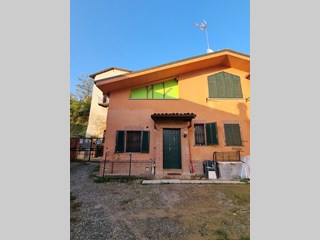 Casa Semi Indipendente in Vendita a Fubine Monferrato, zona Centro, 65'000€, 100 m²
