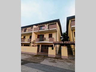 Villa bifamiliare in Vendita a Montesilvano, zona Villa Carmine, 285'000€, 231 m²