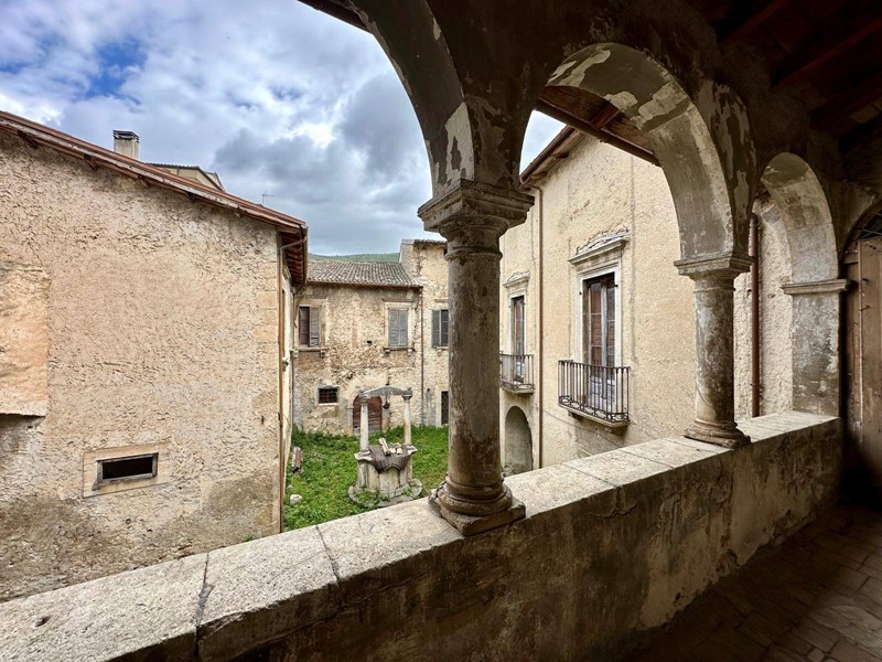 Rustico in Vendita a Molina Aterno, 190'000€, 250 m²